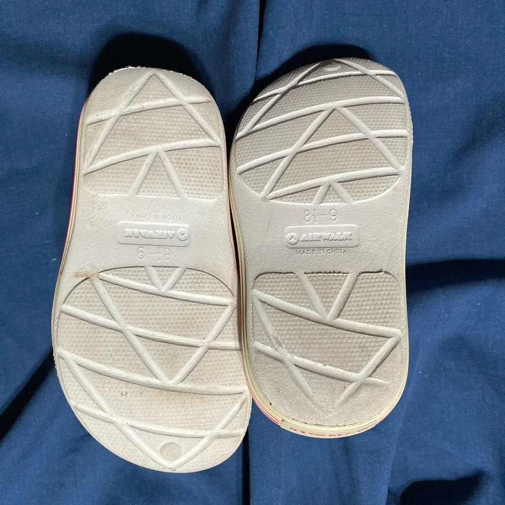 Kids Airwalk sandals 8.5-9 slip on